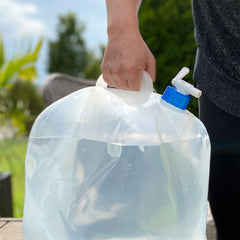 Person carrying a 4Patriots aqua-tote filled with water